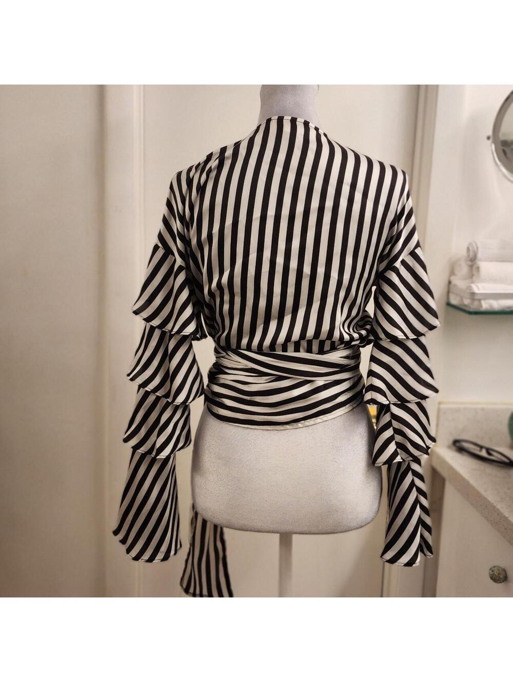 L'Artiste Women's Black and White Blous - Picture 6 of 7